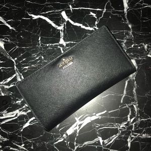 Kate Spade “Cameron Street-Stacy” leather wallet